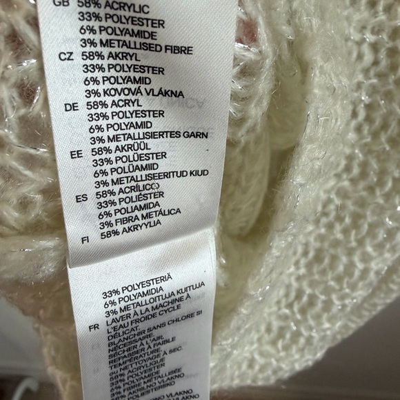 H&M White Infinity Scarf - Picture 5 of 5